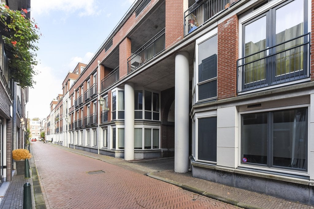 Flat Laan van Roos en Doorn 21 B
