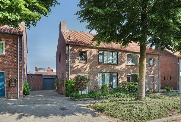 Huis Leeuweriklaan 24 in Hapert