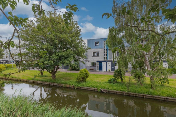 House Lange Sloot 38 in Velserbroek