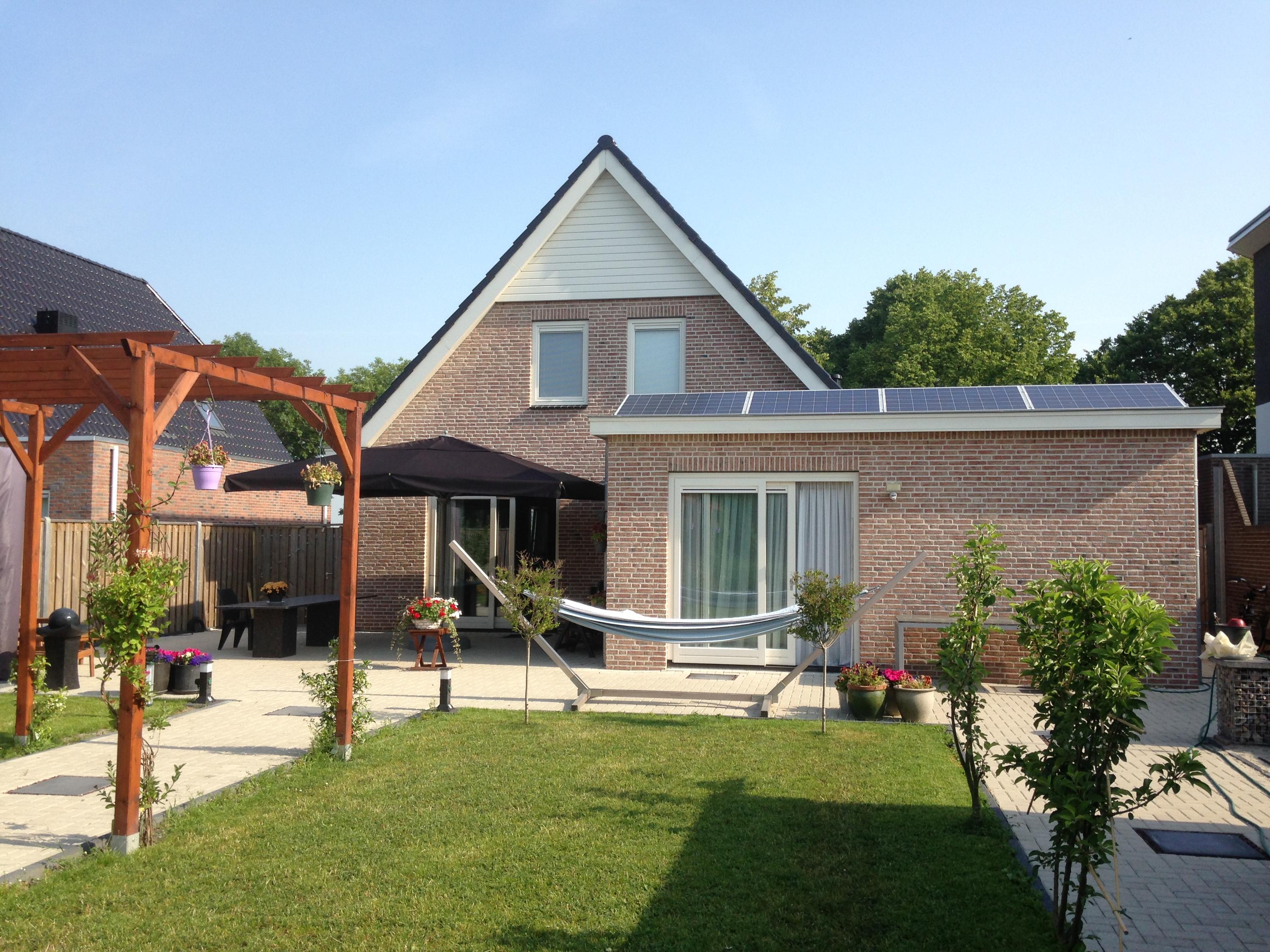 Huis Hogeveenseweg 1 in Benthuizen