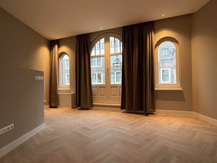 Te huur: Appartement Nieuwezijds Voorburgwal in Amsterdam