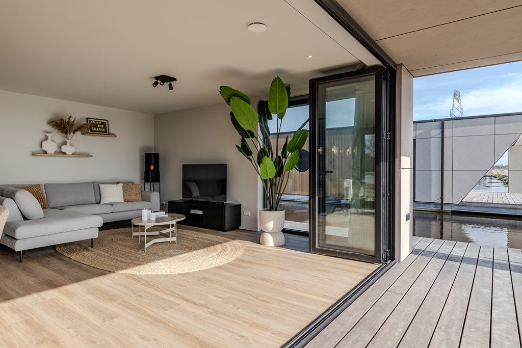 Vrijstaande woning te koop: Straatweg 32, Follega