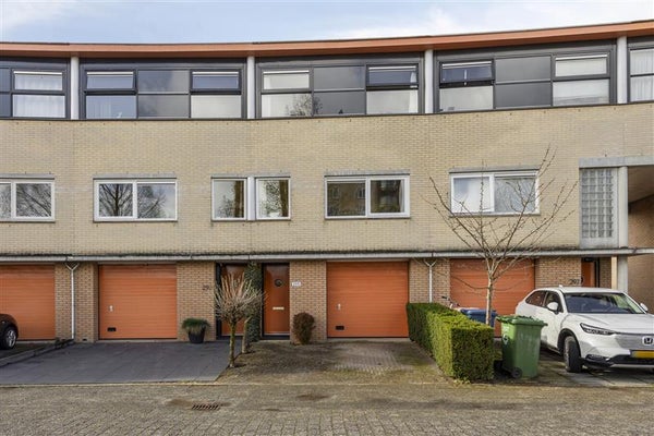 Huis Het Kasteel 295 in Apeldoorn