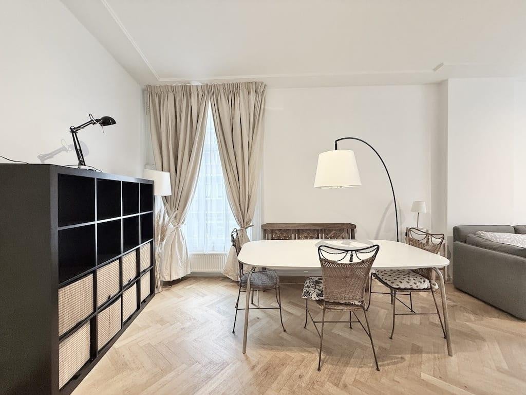 Woning te huur: Van Baerlestraat, Amsterdam