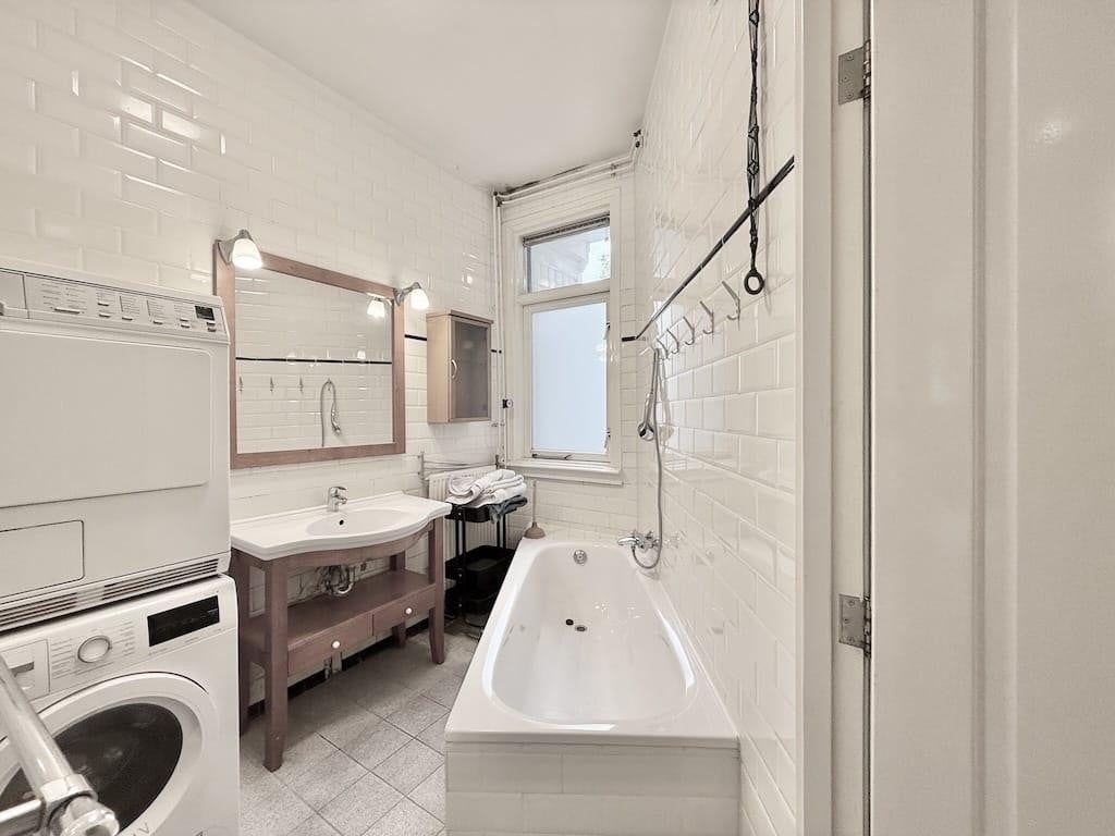 Woning te huur: Van Baerlestraat, Amsterdam