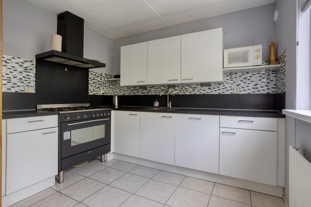 Tussenwoning te koop: Middachtenlaan 46, Almere
