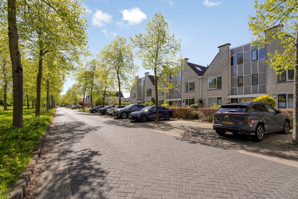 Tussenwoning te koop: Middachtenlaan 46, Almere