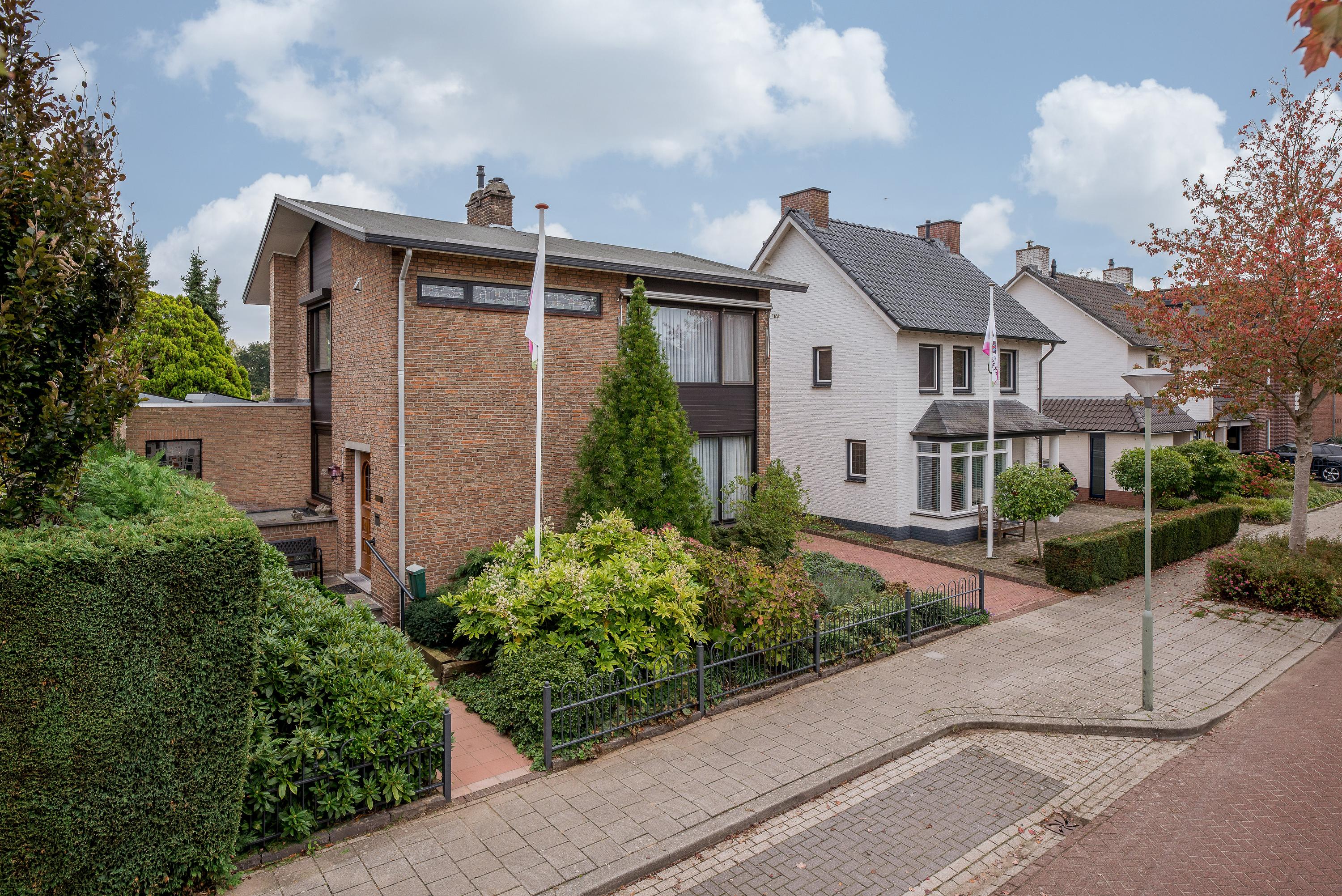Huis Pastoor Windhausenlaan 18 in Steyl