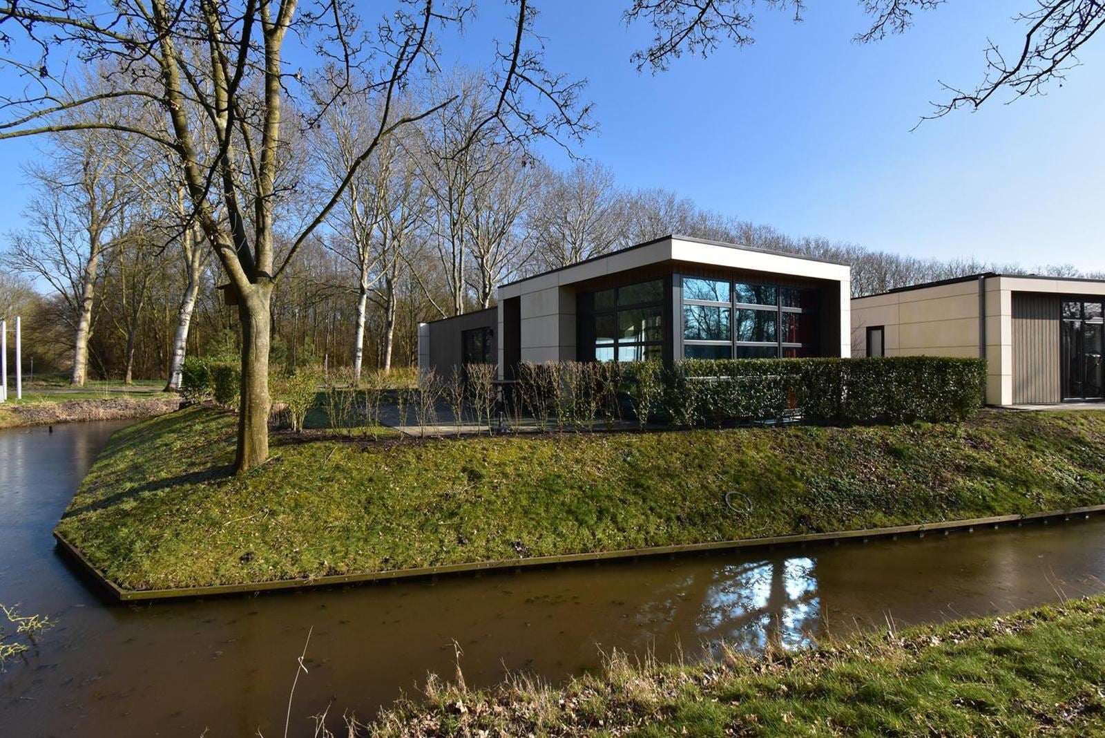 Huis Buitenhuizerweg 2 439 in Velsen-Zuid