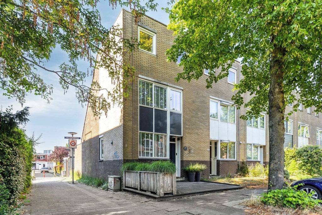 Huis Van Iddekingeweg 29 h in Groningen