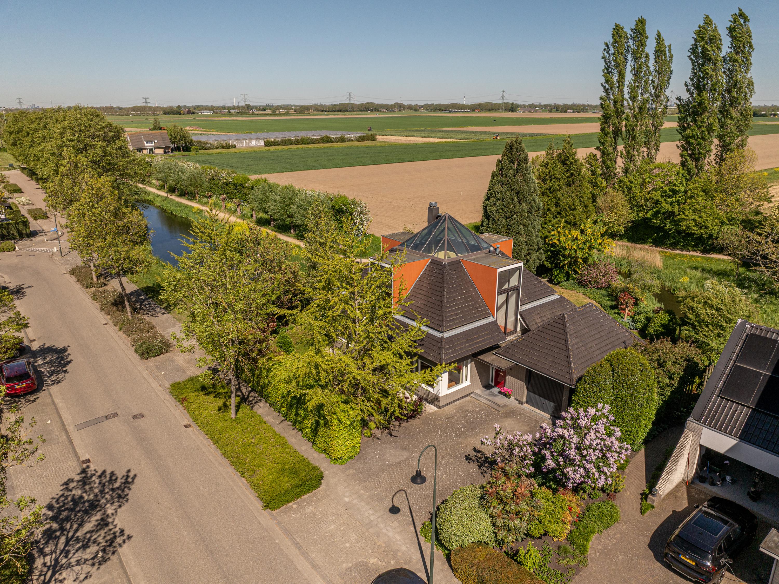Huis Ambachtsherenlaan 3 in Mijnsheerenland