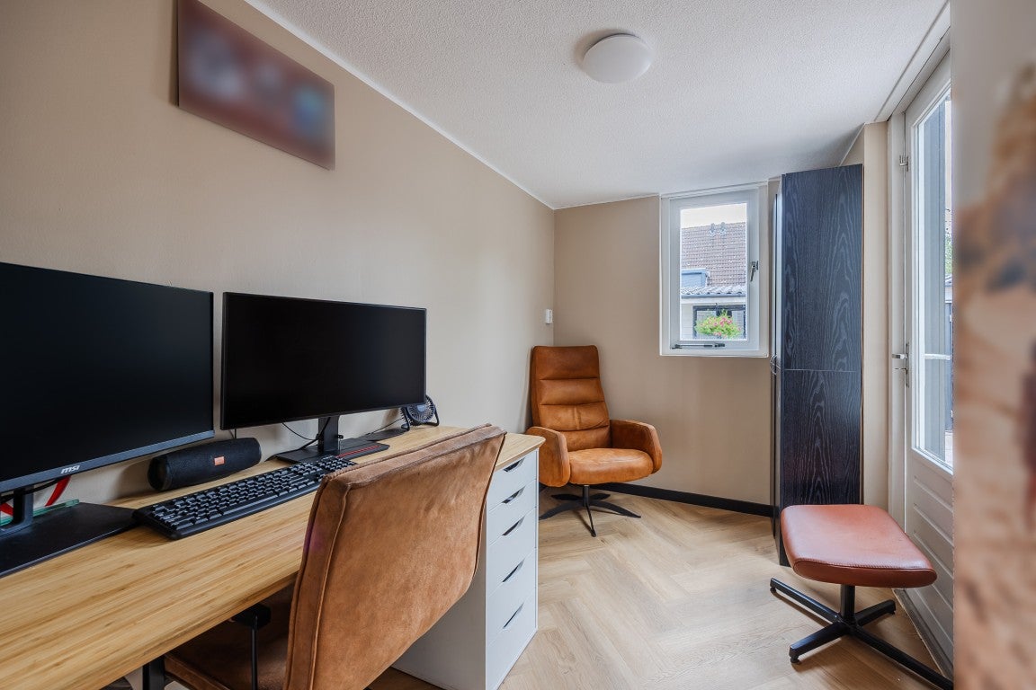Tussenwoning te koop: Kastanjelaan 28, Halsteren