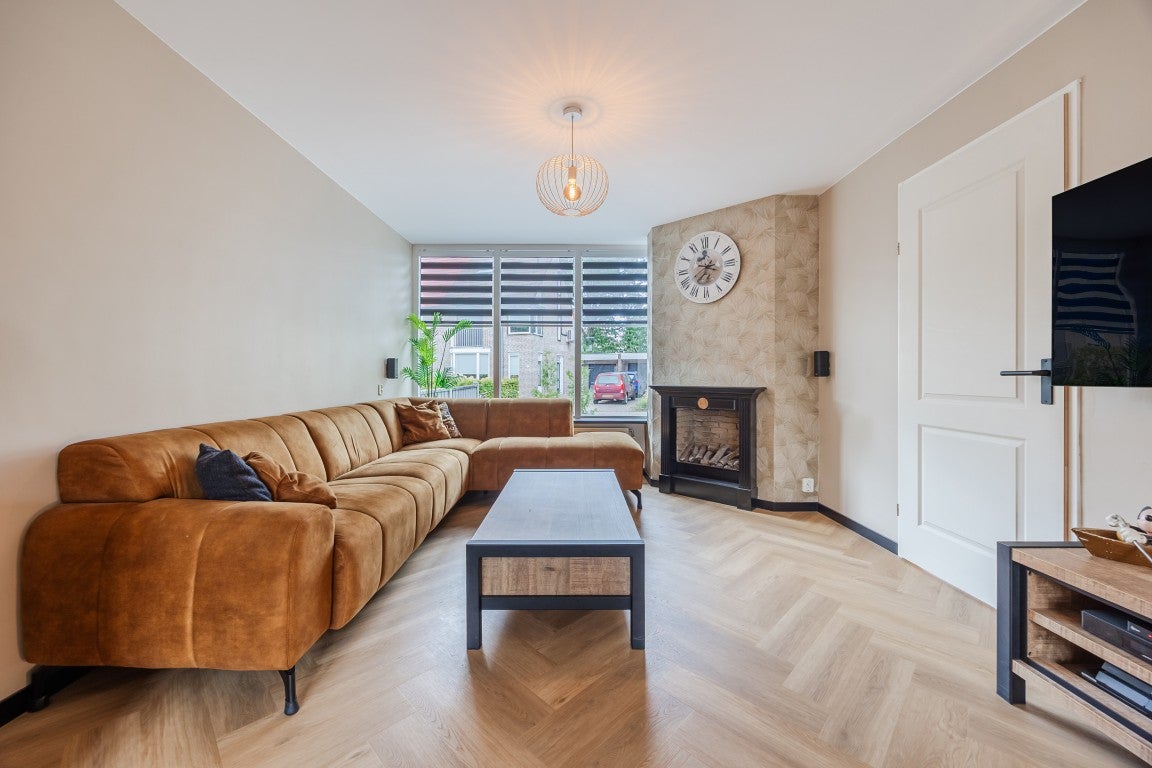 Tussenwoning te koop: Kastanjelaan 28, Halsteren