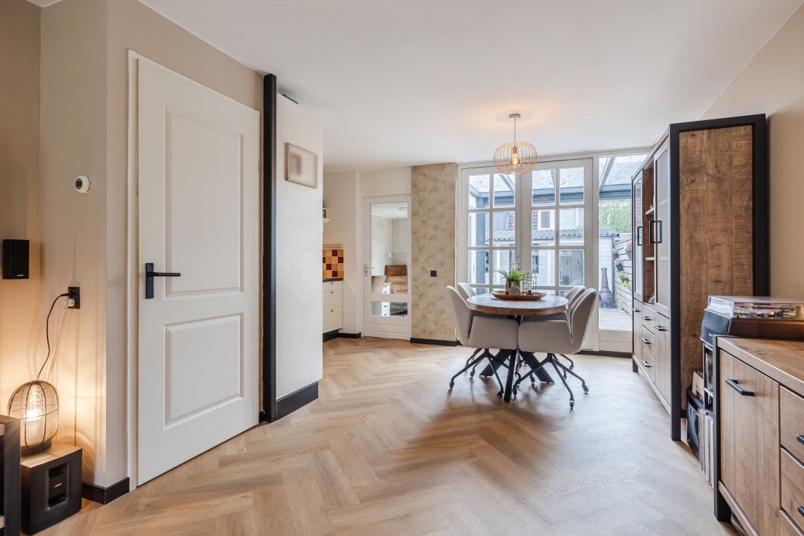 Tussenwoning te koop: Kastanjelaan 28, Halsteren