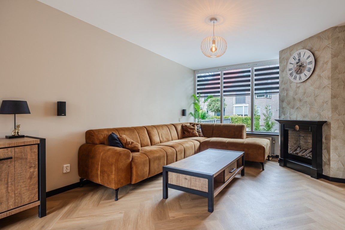 Tussenwoning te koop: Kastanjelaan 28, Halsteren