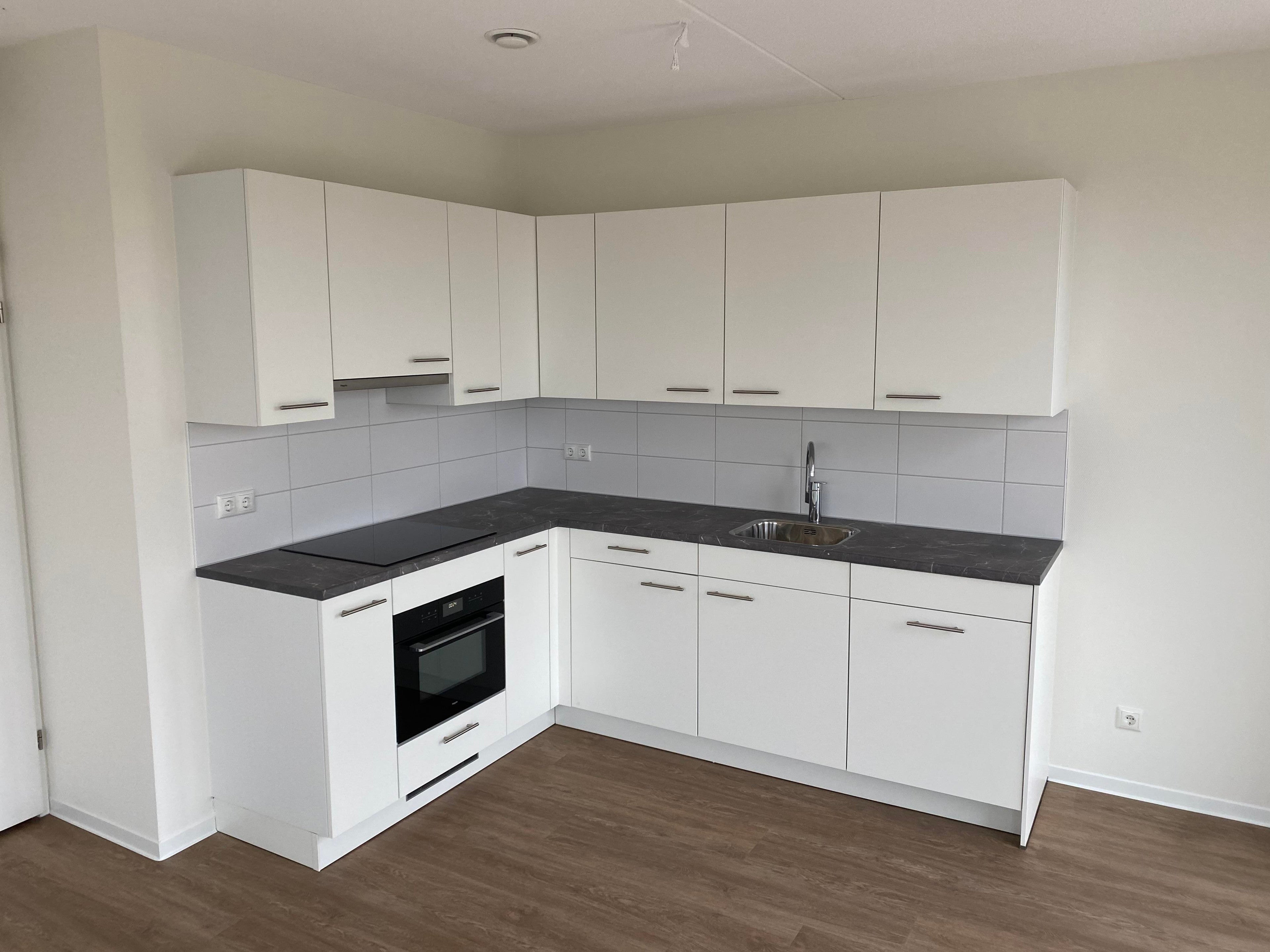 Appartement te huur: Rijksstraatweg 3A-13, Hurdegaryp