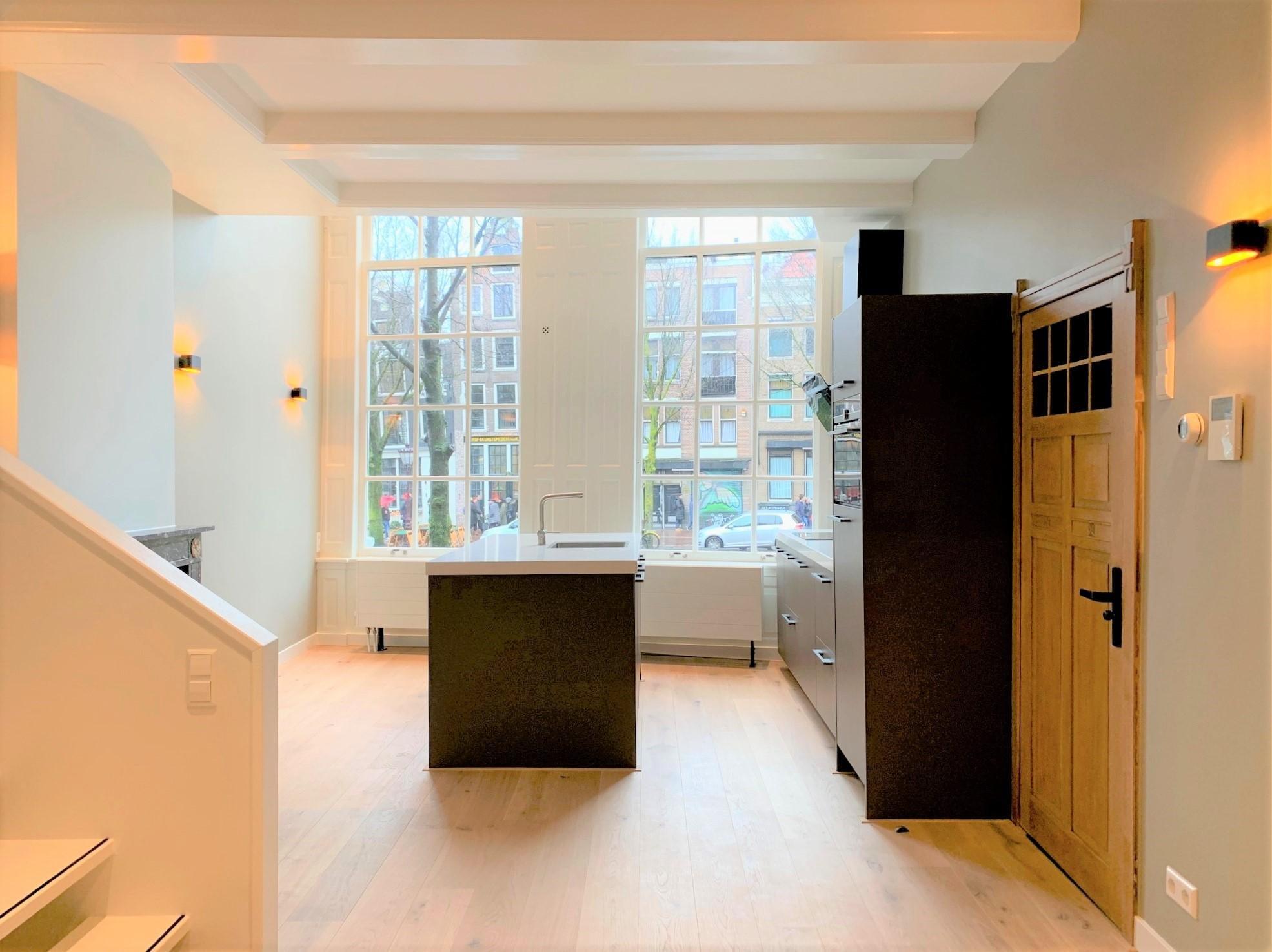 Woning te huur: Oudezijds Voorburgwal, Amsterdam