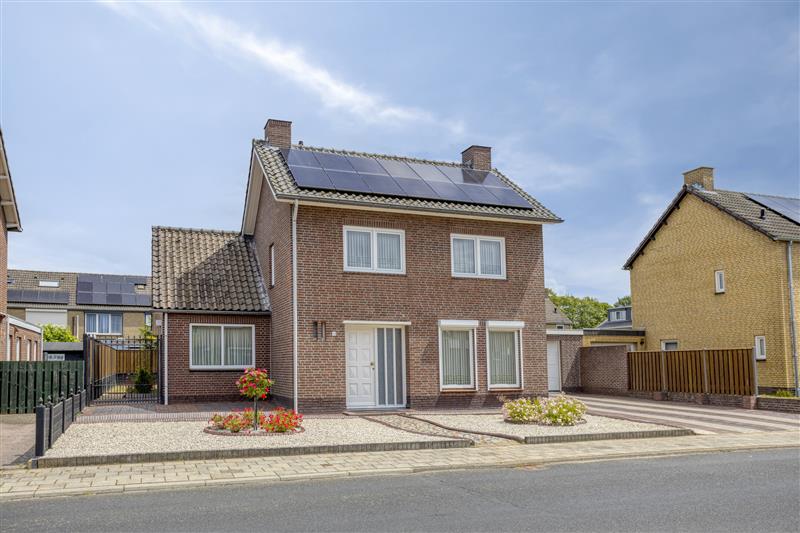 Huis Pater Dr. Neijensstraat 22 in Heel