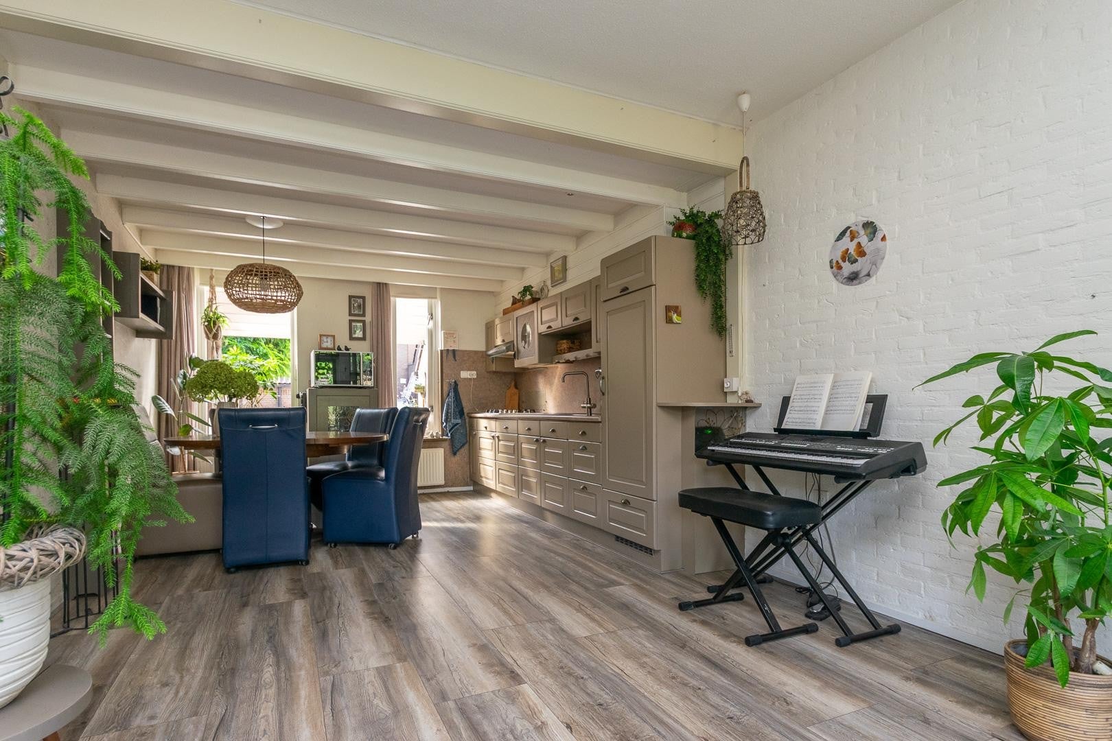 Tussenwoning te koop: Behringhof 37, Hoogeveen