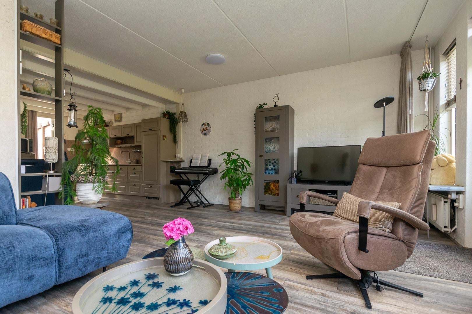 Tussenwoning te koop: Behringhof 37, Hoogeveen