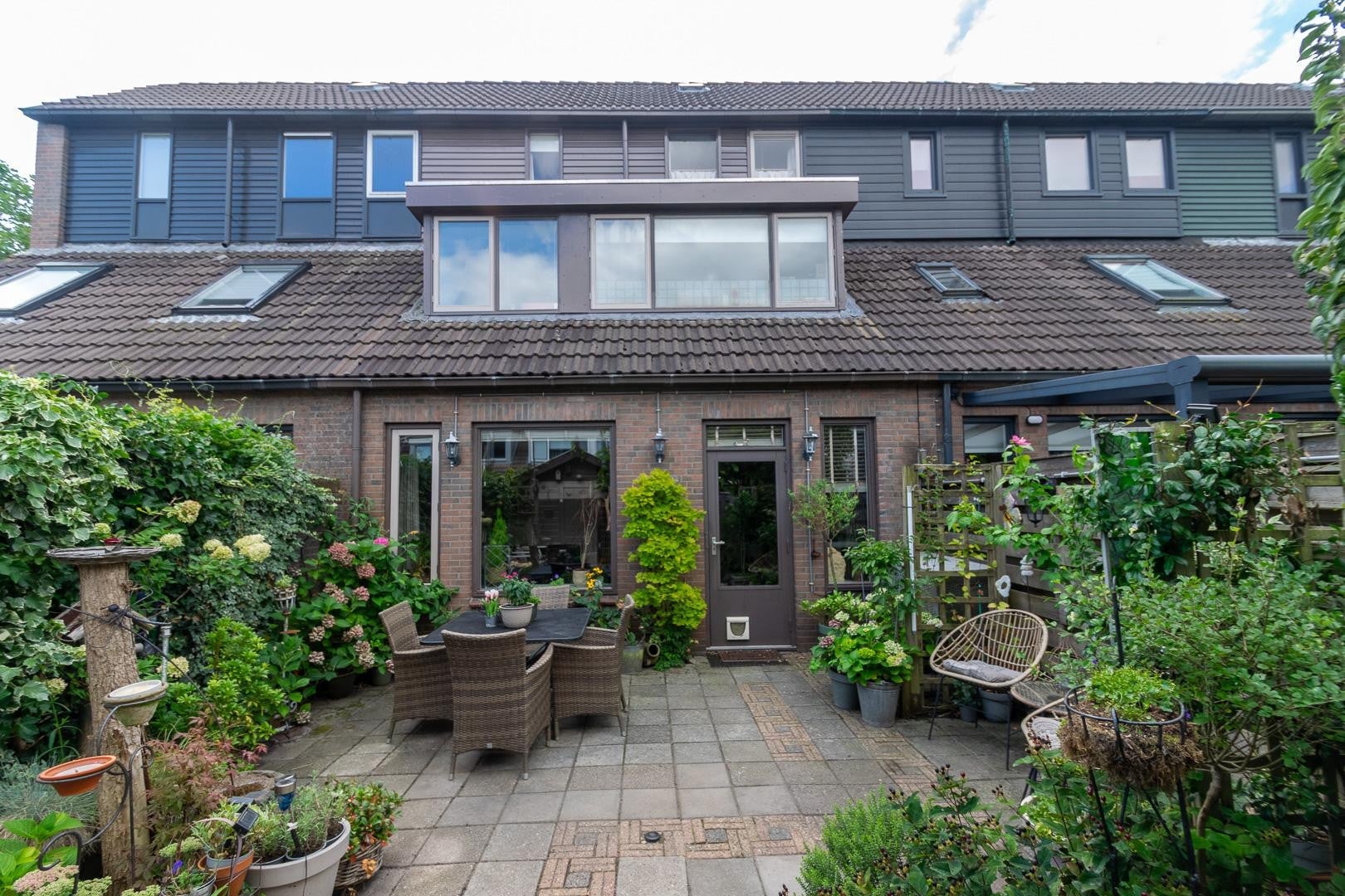 Tussenwoning te koop: Behringhof 37, Hoogeveen