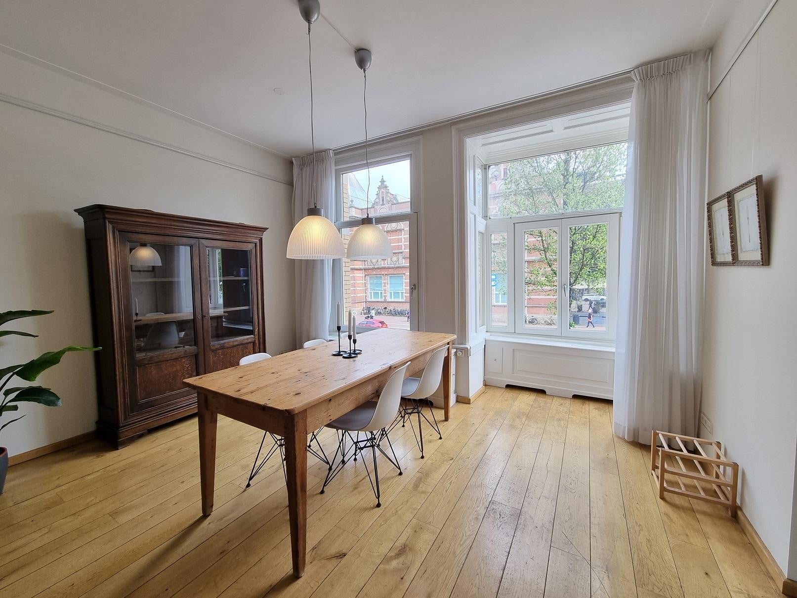 Woning te huur: Van Baerlestraat, Amsterdam