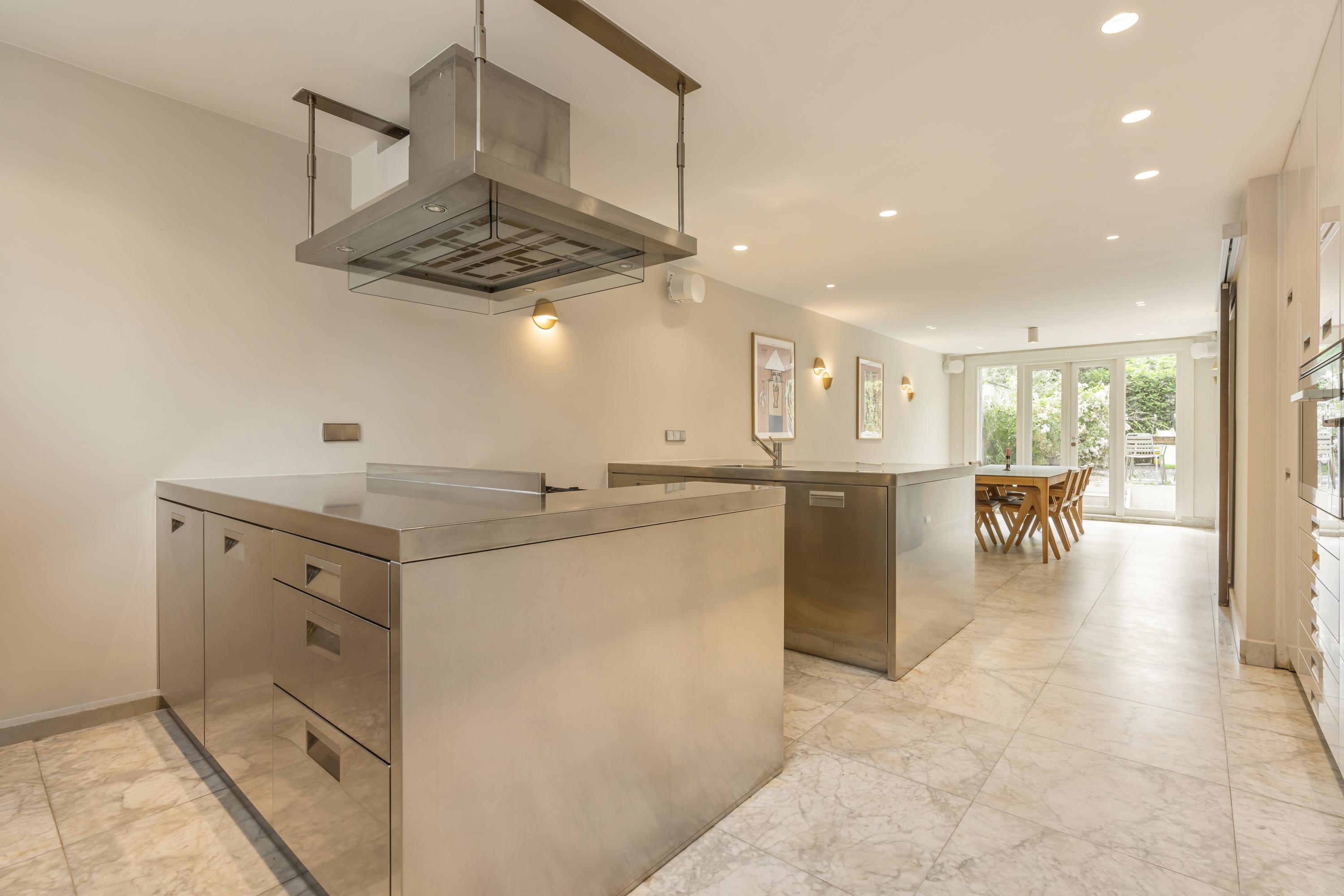 Tussenwoning te huur: Hogeweg 72, Amsterdam