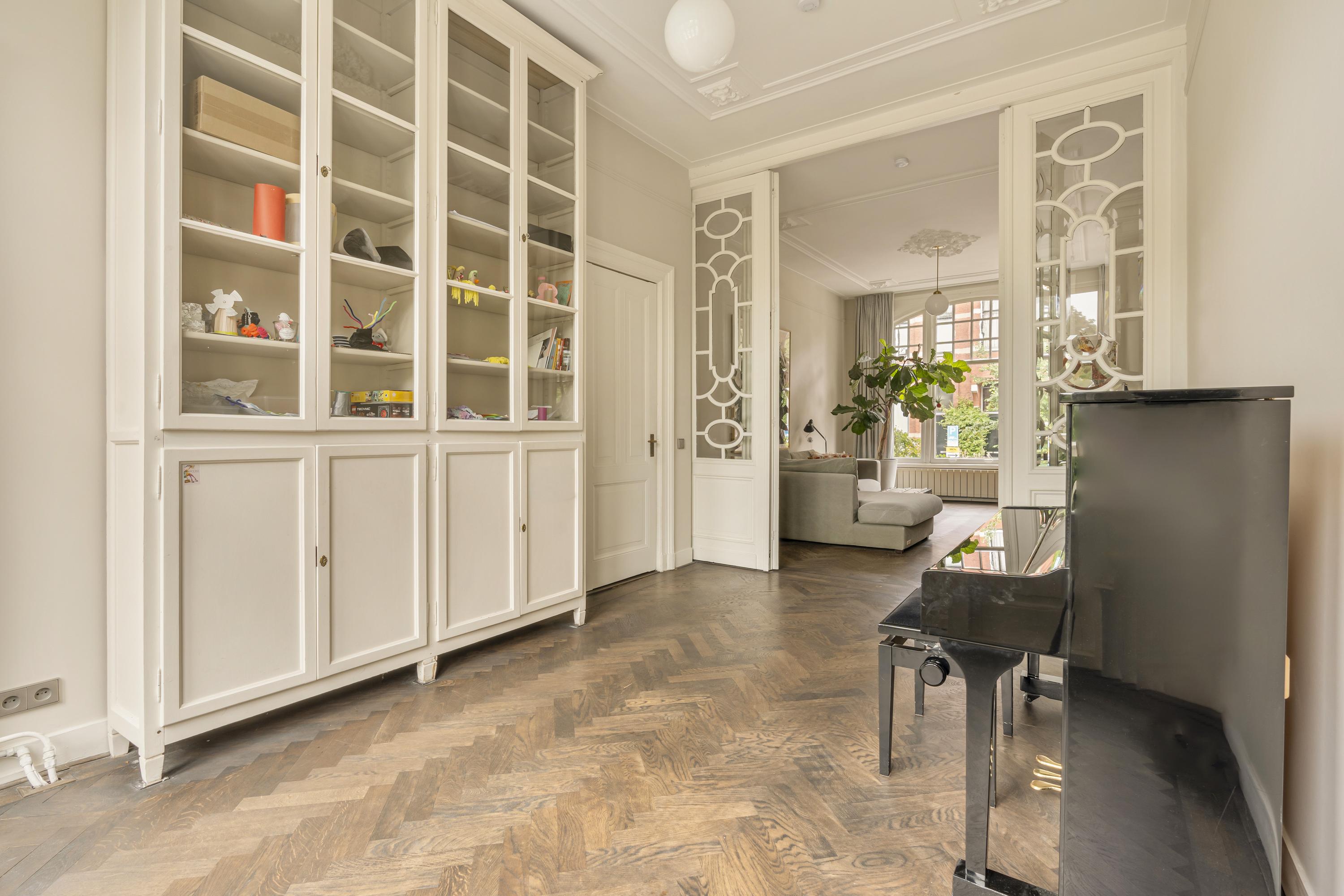 Tussenwoning te huur: Hogeweg 72, Amsterdam