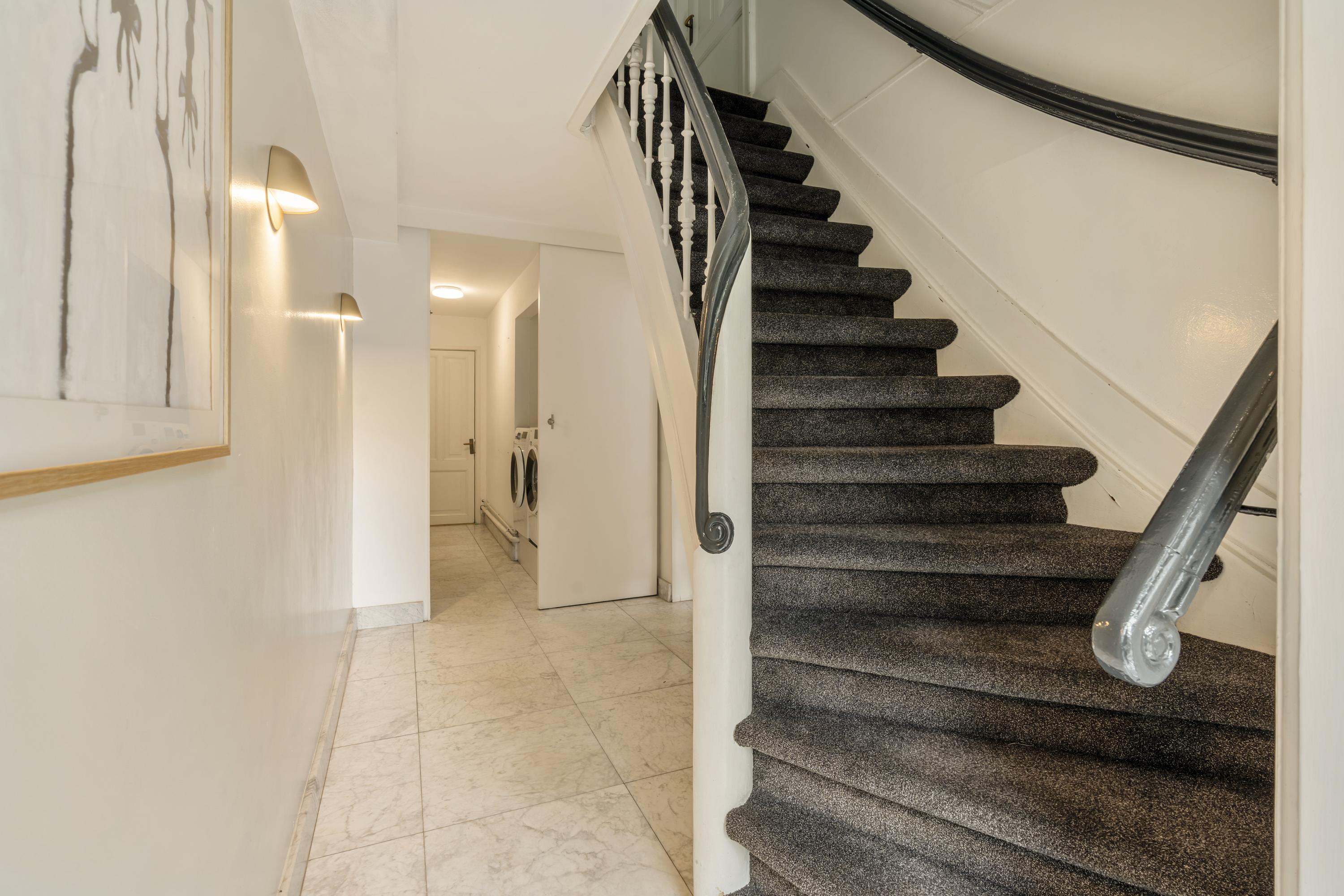Tussenwoning te huur: Hogeweg 72, Amsterdam
