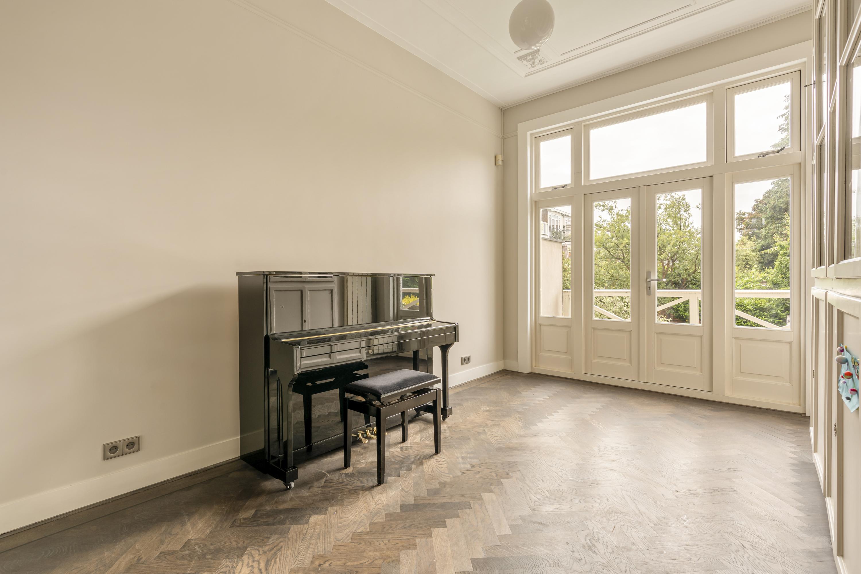 Tussenwoning te huur: Hogeweg 72, Amsterdam