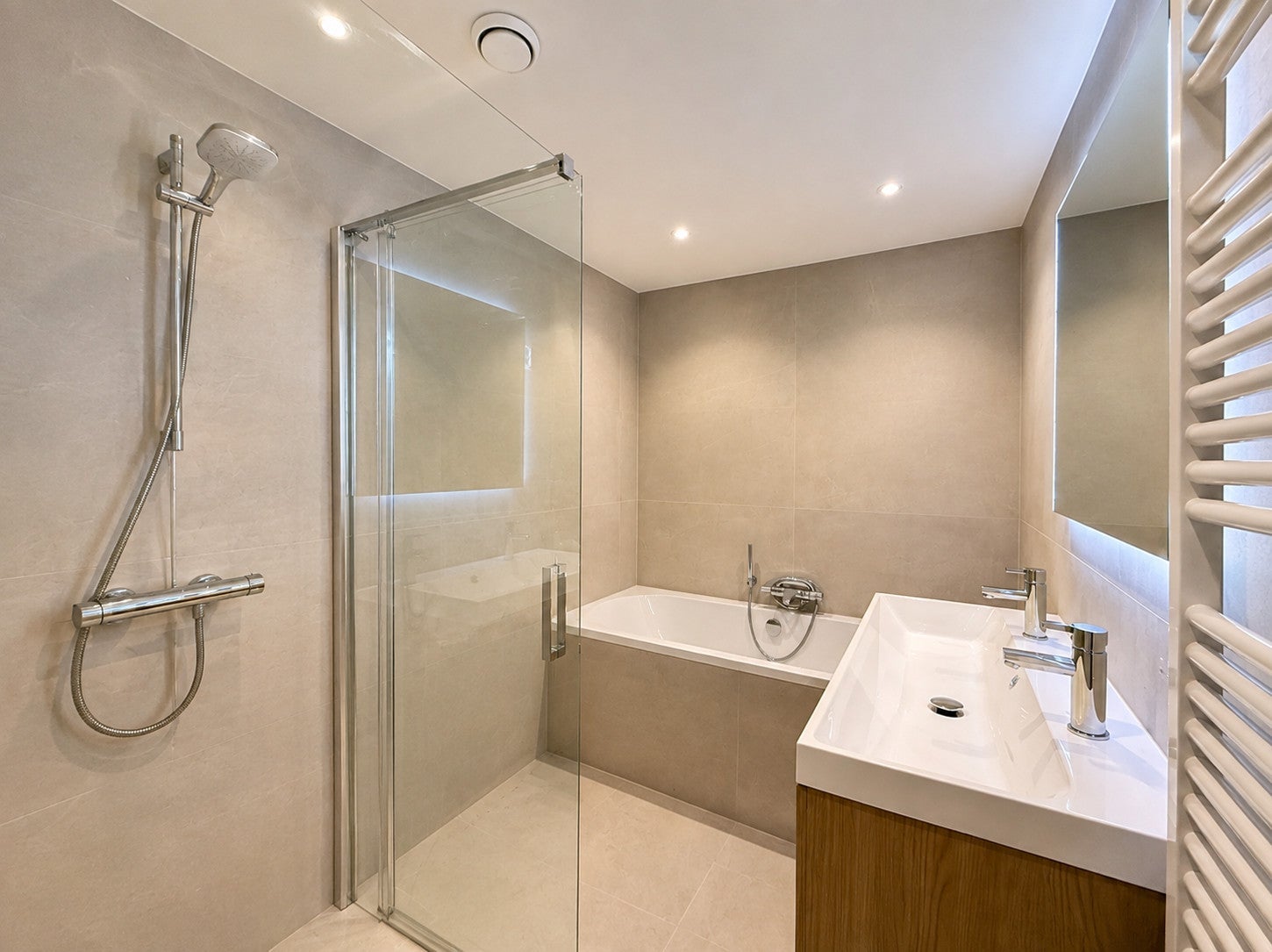 Appartement te huur: Albert Cuypstraat 150B, Amsterdam