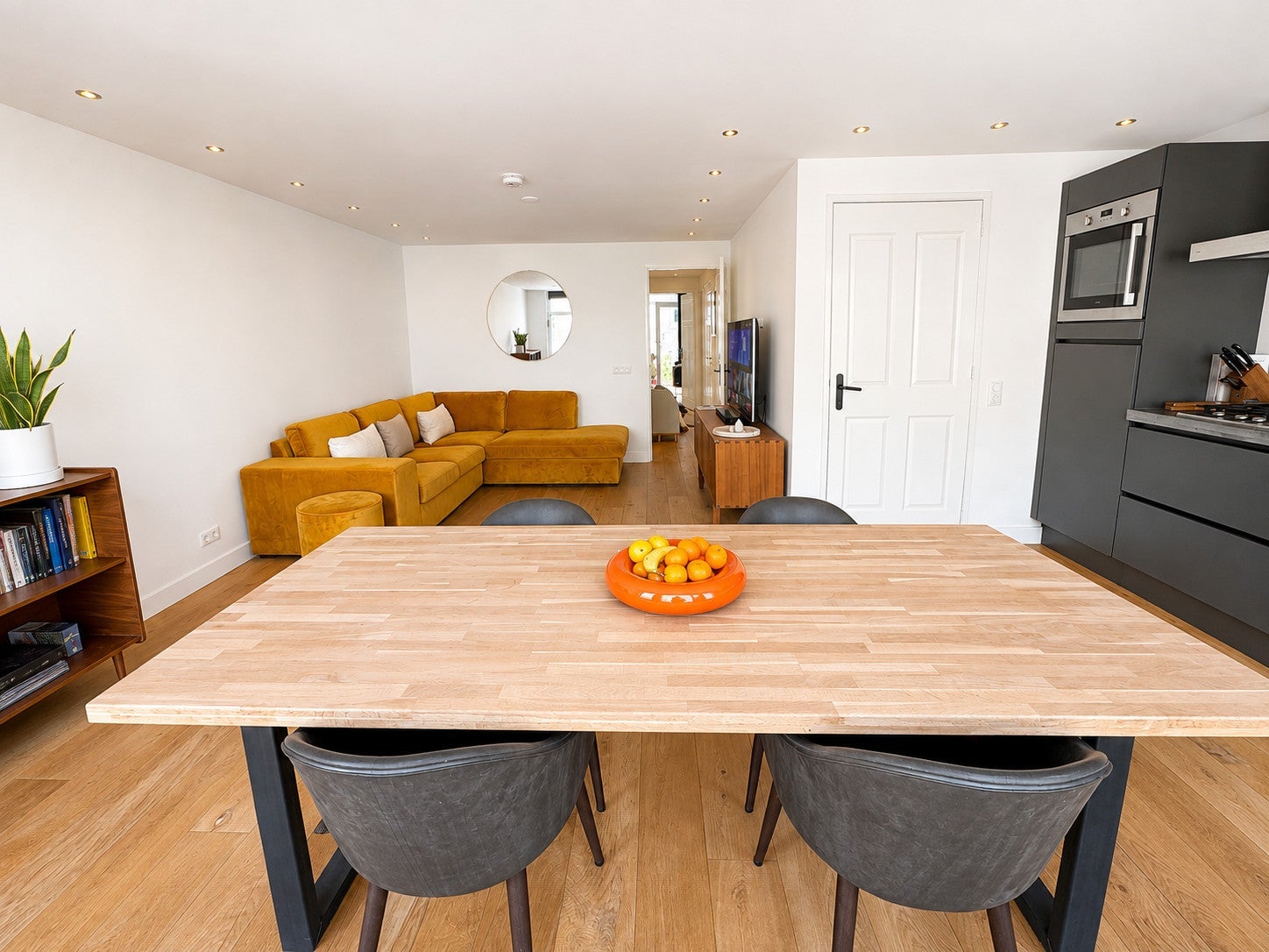 Appartement te huur: Albert Cuypstraat 150B, Amsterdam