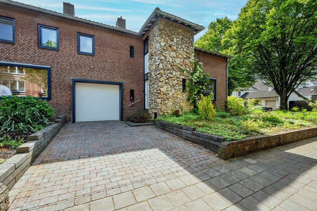 Huis Le Bron de Vexelastraat 2 in Roermond
