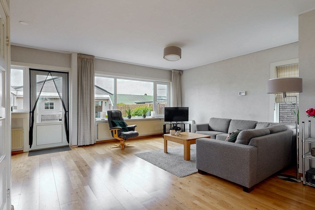 Twee-onder-één-kap te koop: Machineweg 31, Aalsmeer