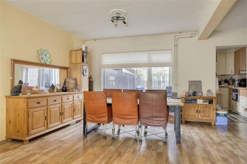 Tussenwoning te koop: Eburonenhof 27, Weert