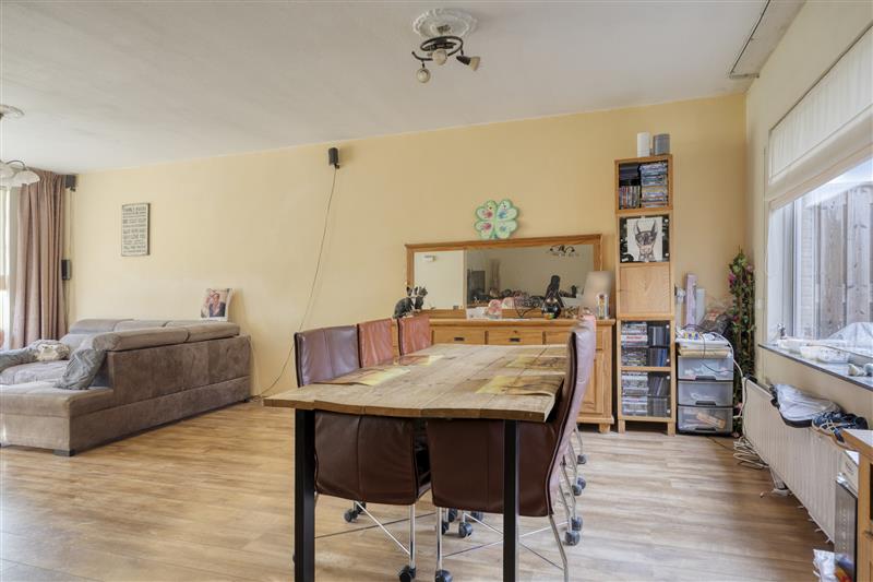 Tussenwoning te koop: Eburonenhof 27, Weert
