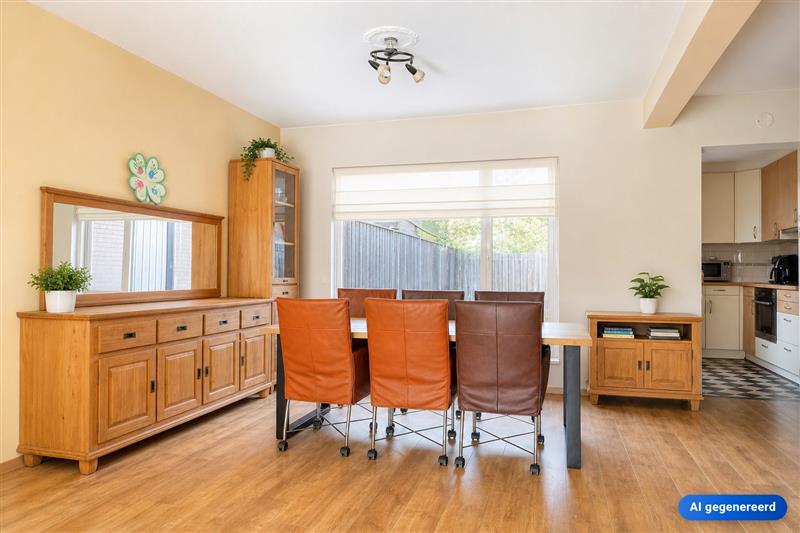 Tussenwoning te koop: Eburonenhof 27, Weert
