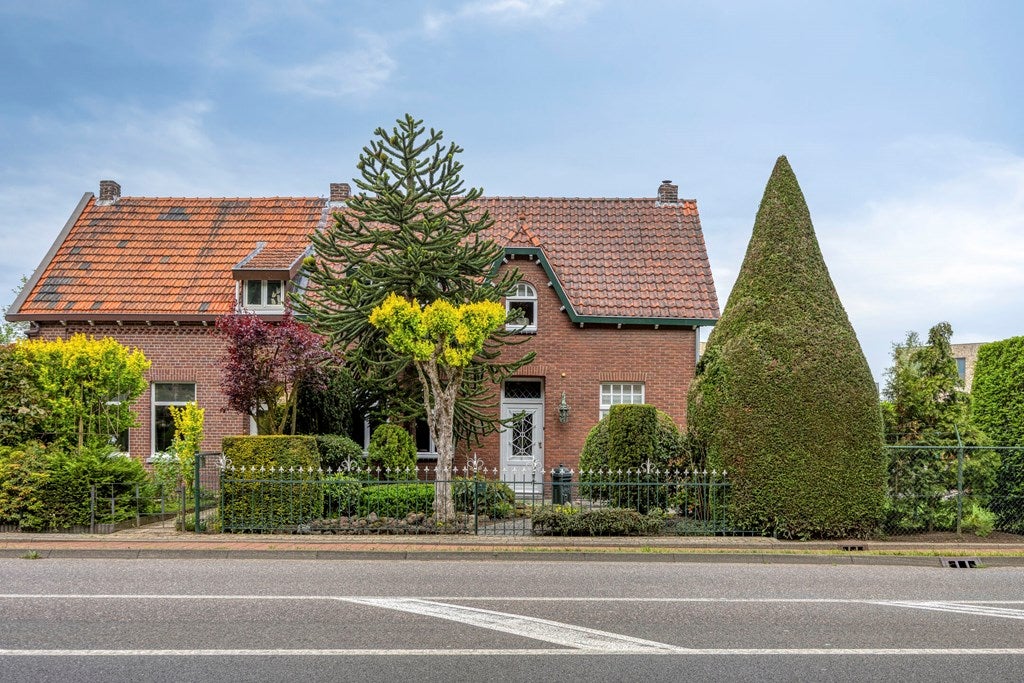 Twee-onder-één-kap te koop: Rijksweg Noord 7, Echt