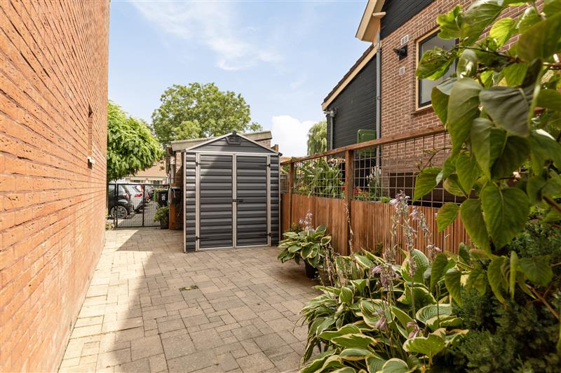 Twee-onder-één-kap te koop: De Landbouw 6, Ursem