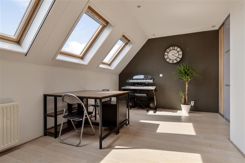Twee-onder-één-kap te koop: De Landbouw 6, Ursem