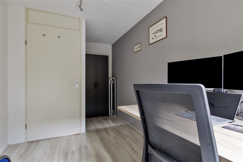 Twee-onder-één-kap te koop: De Landbouw 6, Ursem