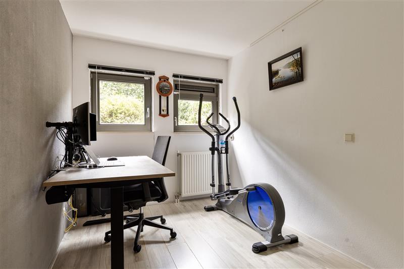 Twee-onder-één-kap te koop: De Landbouw 6, Ursem