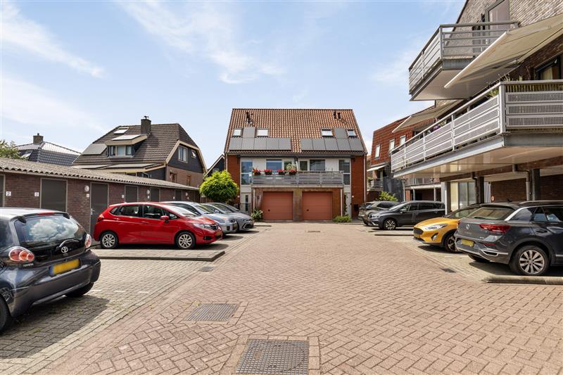 Twee-onder-één-kap te koop: De Landbouw 6, Ursem