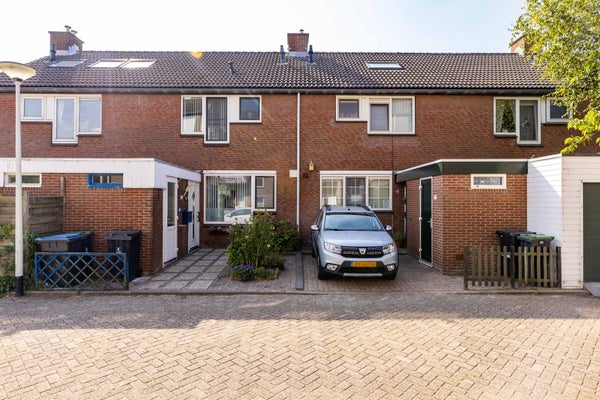 Huis te koop Spiering 38 in Hellevoetsluis voor € 265.000