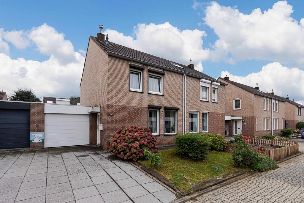 Tussenwoning te koop: Sleuteldaal 17, Maastricht