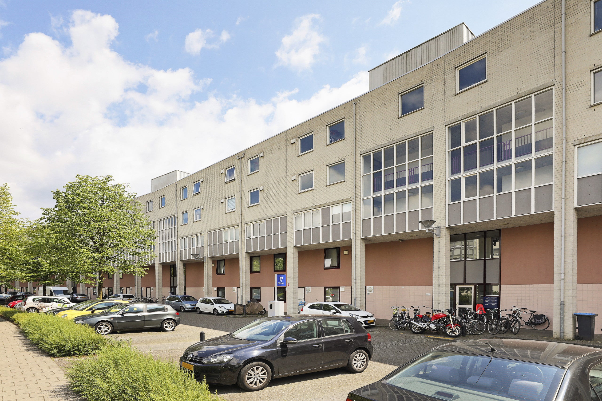 Flat Aartsbisschop Romerostraat 59