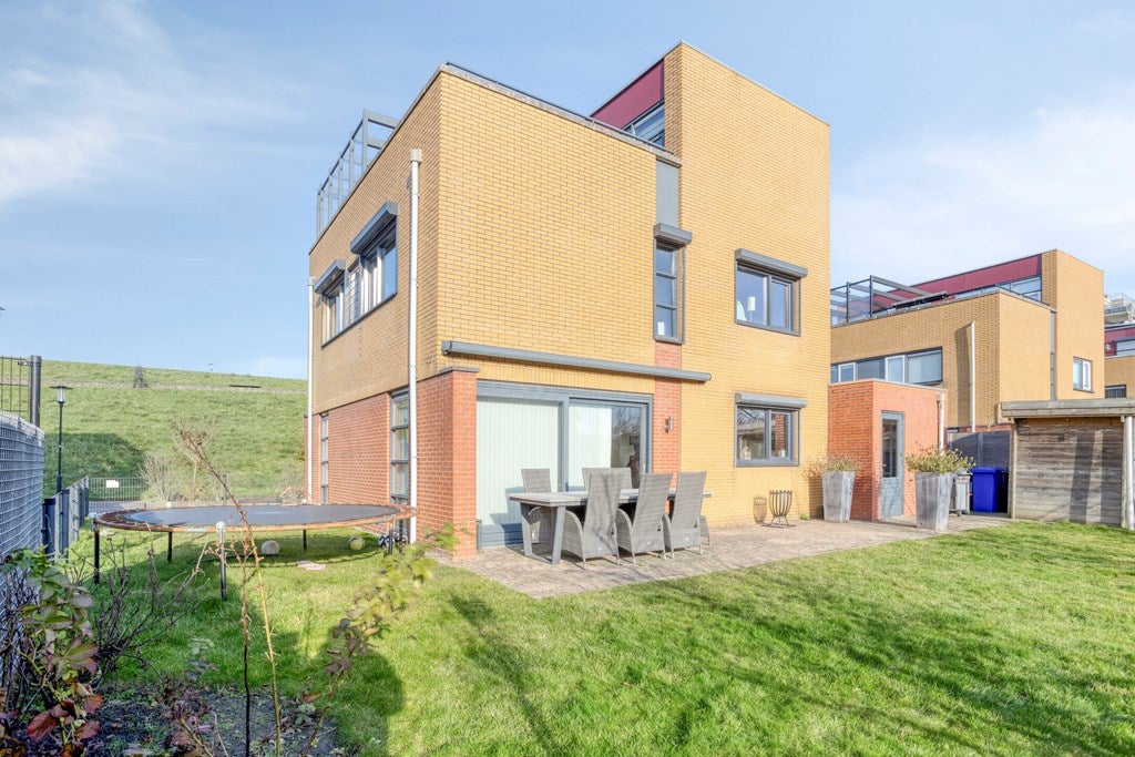 Huis Parelmoerboog 7 in Terneuzen