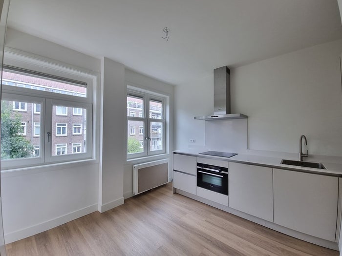 Te huur: Appartement Van Tuyll van Serooskerkenweg 57 2 in Amsterdam