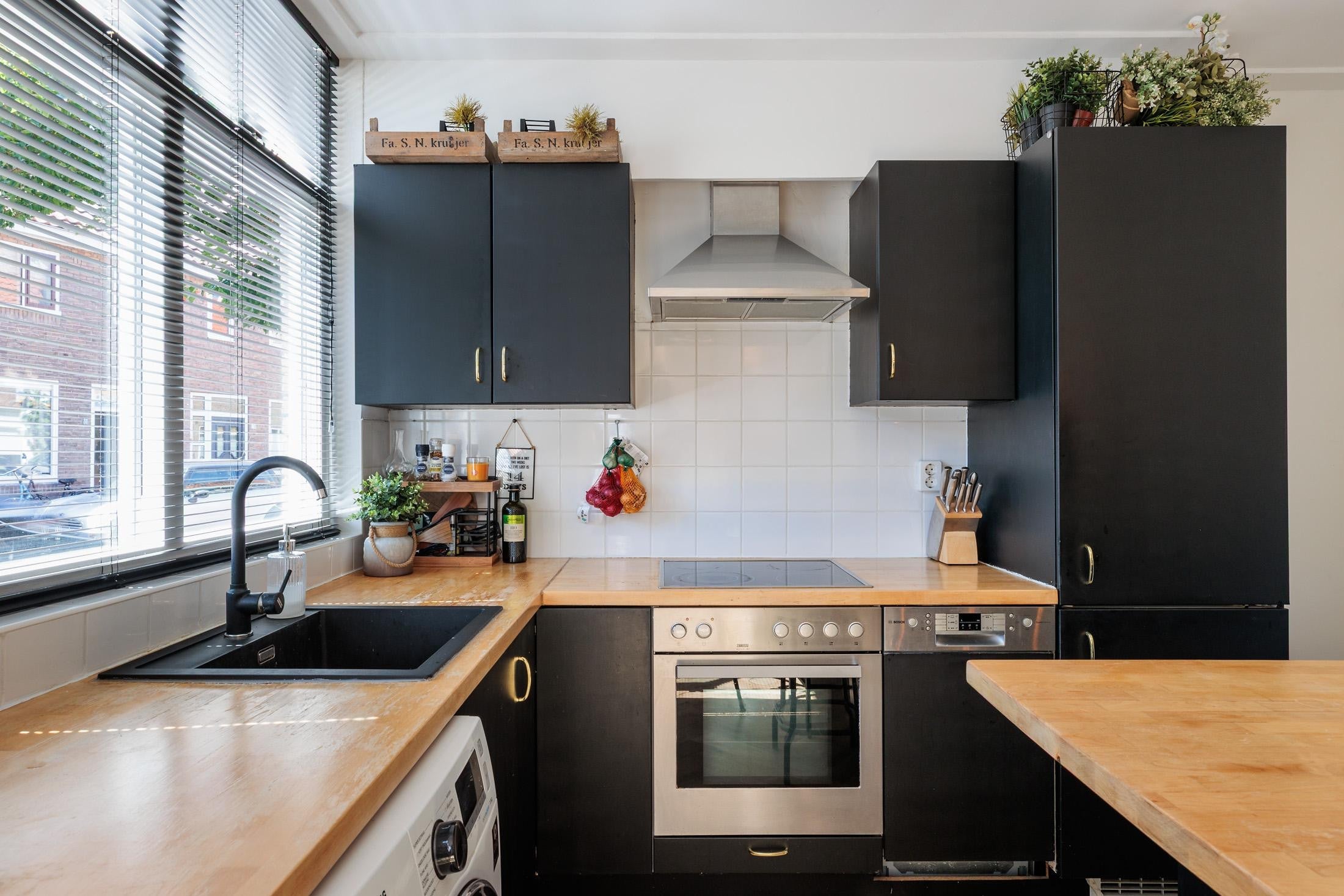 Tussenwoning te koop: St.-Winfridusstraat 56, Utrecht