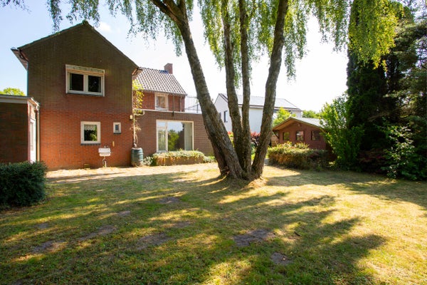 Huis Valensplein 1 in Hoogeloon